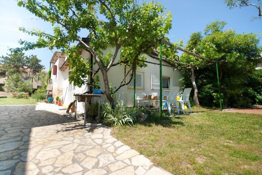 Sunny Grandma'S Garden Apartment Baška Zewnętrze zdjęcie
