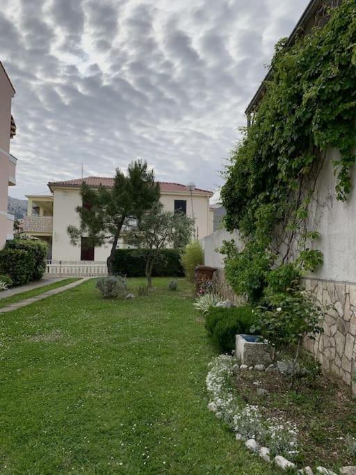 Sunny Grandma'S Garden Apartment Baška Zewnętrze zdjęcie
